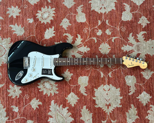 2022 Fender Player Stratocaster SSS - Black