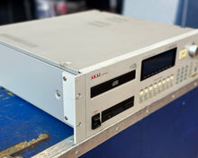 Load image into Gallery viewer, AKAI CD3000i CD-ROM Sample Player w/ 2 x EXM3008 RAM Cards & 16MB RAM (8mWords)