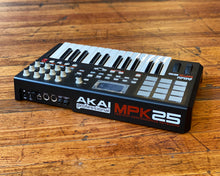 Load image into Gallery viewer, AKAI MPK25