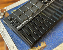 Load image into Gallery viewer, AKAI MPK Mini Mk3 SE Keyboard Controller - Black