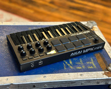 Load image into Gallery viewer, AKAI MPK Mini Mk3 SE Keyboard Controller - Black