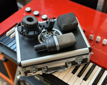 Load image into Gallery viewer, AKG C214 w/ Case