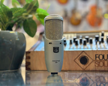 Load image into Gallery viewer, AKG Perception 200 Condenser Microphone w/ Carry Case