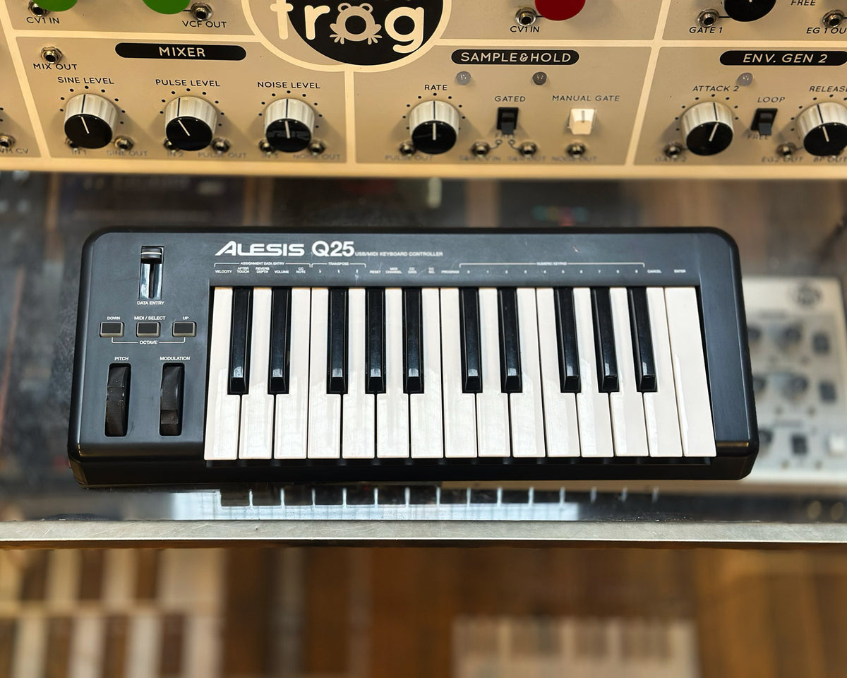 Alesis Q25 USB/MIDIキーボードコントローラー Alesis Q25 25-key USB MIDI Controller Reviews | Sweetwater