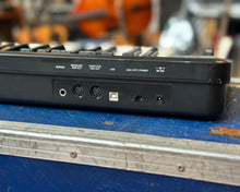 Load image into Gallery viewer, Alesis QX61 Midi Keyboard
