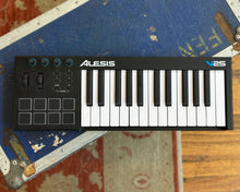 Load image into Gallery viewer, Alesis V25 25-Key USB MIDI Pad/Keyboard Controller