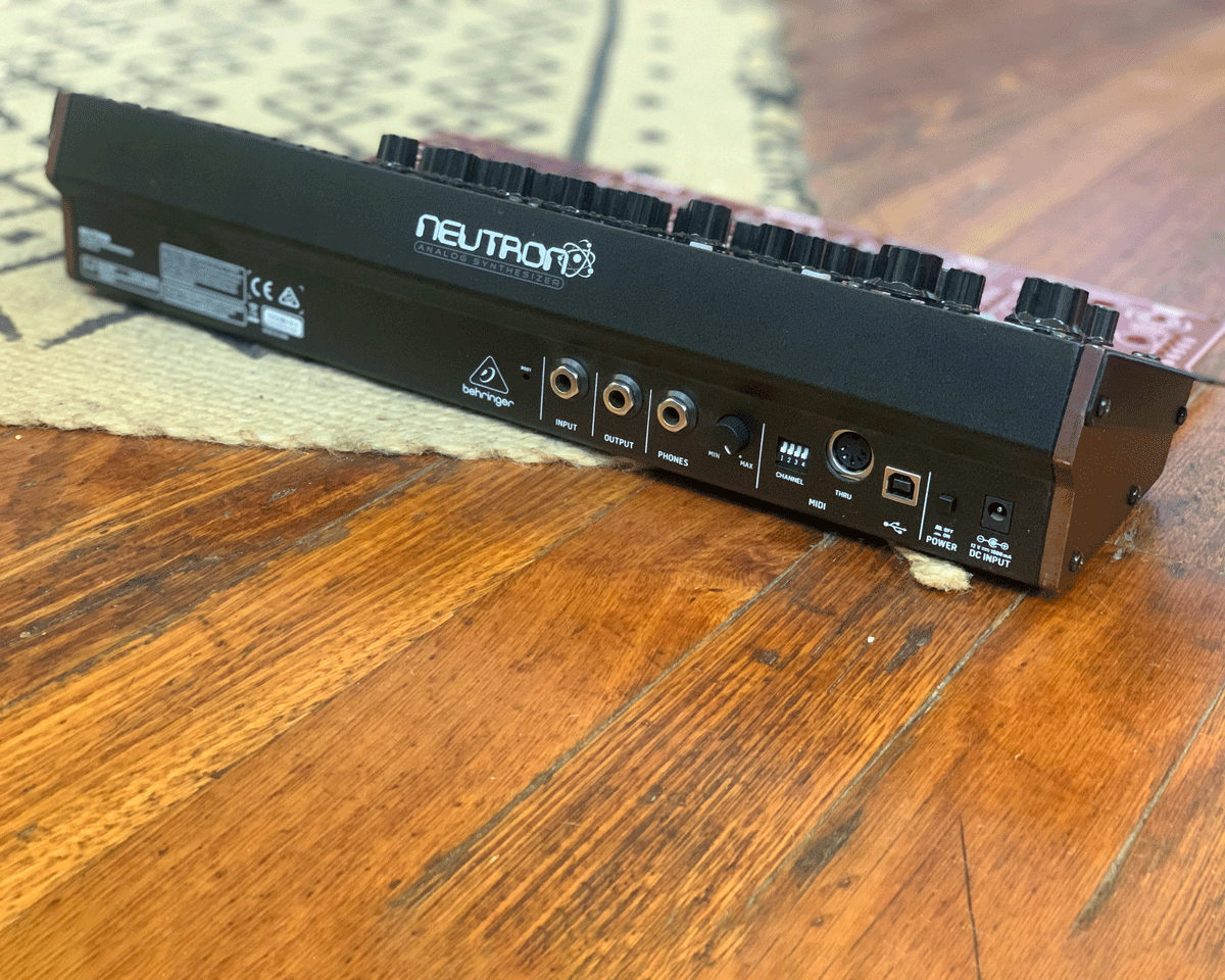 ベリンガー　NEUTRON Behringer | Product | NEUTRON