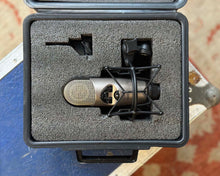 Load image into Gallery viewer, CAD M179 Large-Diaphragm Condenser