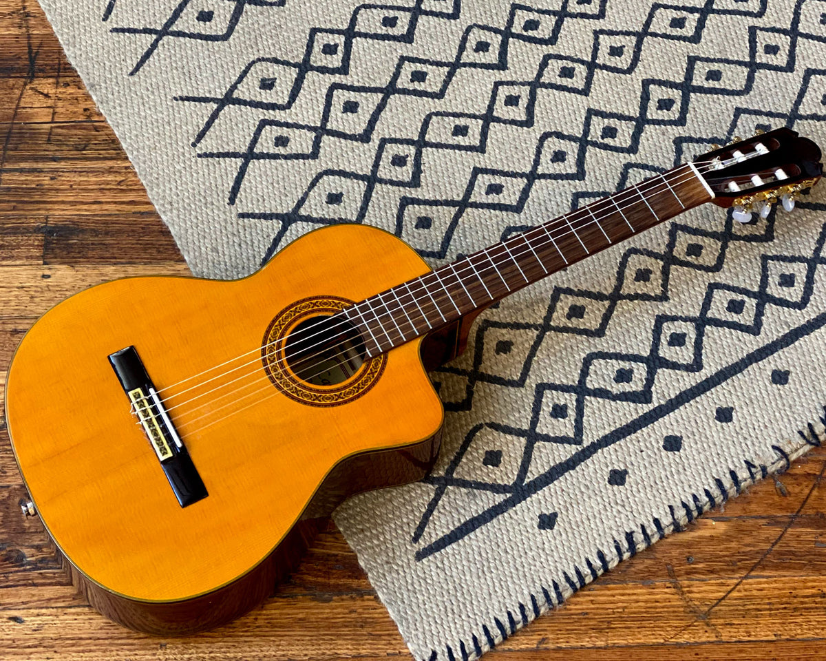 Canora 870C/E Classical w/ Cutaway & LR Baggs Active Preamp/Pickup M