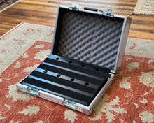 Load image into Gallery viewer, Caseman Jetsetter Small Pedalboard
