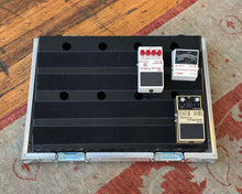 Load image into Gallery viewer, Caseman Jetsetter Small Pedalboard