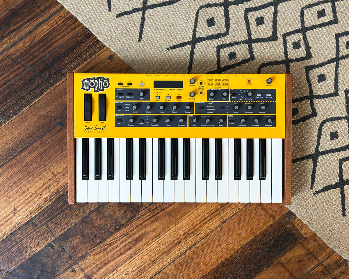 【廃盤】Dave Smith Instruments Mopho（デスクトップ型 Retro Thing: Dave Smith's Blinding Mopho Synthesizer