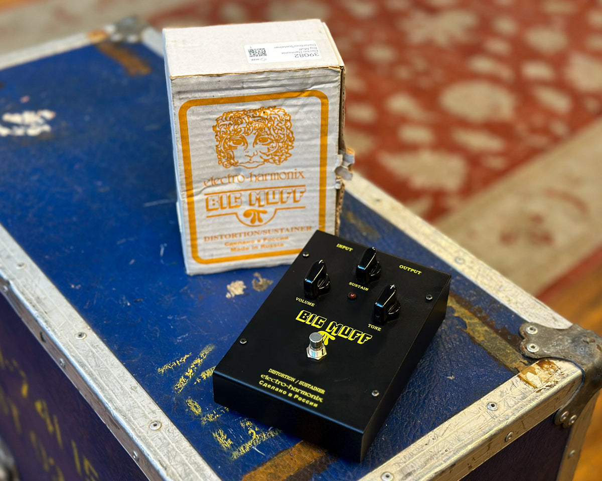 electro harmonix Russian Big Muff π 黒 Electro-Harmonix Big Muff Pi Black Russian - YouTube