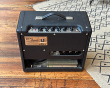 Load image into Gallery viewer, '01 Fender Blues Junior w/ Celestion Greenback - Made in USA
