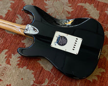 Load image into Gallery viewer, Fender Classic Series &#39;70s Stratocaster - Black
