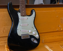 Load image into Gallery viewer, '04 Fender Custom Shop 1960 Stratocaster Relic - Black w/ OHSC - 3.3kg! 🖤