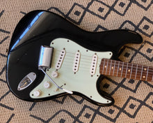 Load image into Gallery viewer, '04 Fender Custom Shop 1960 Stratocaster Relic - Black w/ OHSC - 3.3kg! 🖤