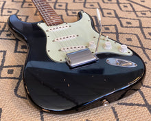Load image into Gallery viewer, '04 Fender Custom Shop 1960 Stratocaster Relic - Black w/ OHSC - 3.3kg! 🖤