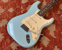 Load image into Gallery viewer, 2009 Fender Custom Shop Custom Deluxe Stratocaster w/ OHSC