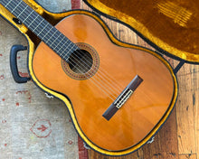 Load image into Gallery viewer, Made in Japan Fender FC-30 Classical Guitar - Solid Rosewood Back & Sides