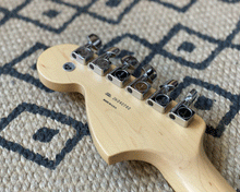 Load image into Gallery viewer, '06 Fender Highway One Stratocaster - Daphne Blue w/ Case