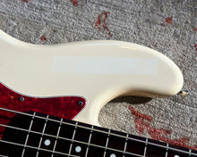 Load image into Gallery viewer, CIJ Fender Jazz Bass '62 Reissue (1997-2000)