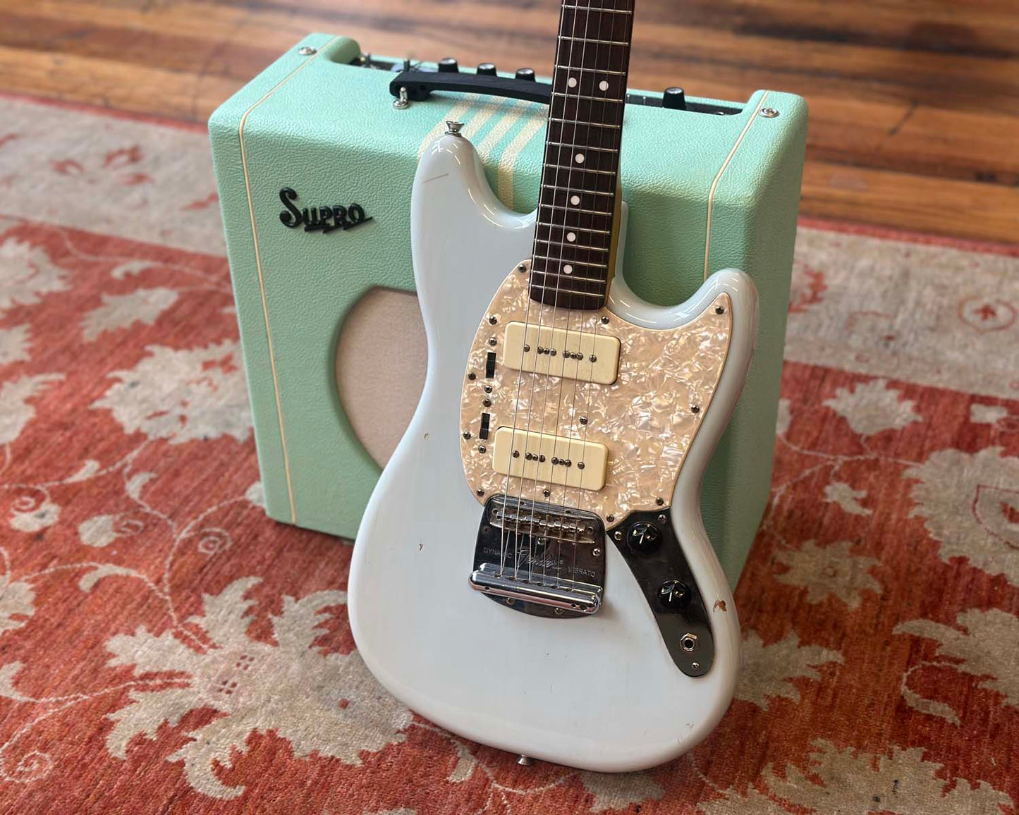 Fender Modern Player Mustang - Daphne Blue