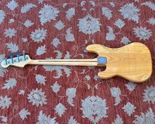 Load image into Gallery viewer, 1976 Fender Precision Bass (Natural) - Modded w/ OHSC (4.42kg)