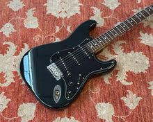 Load image into Gallery viewer, Fender Squier SST33 Stratocaster Silver Series - Made in Japan