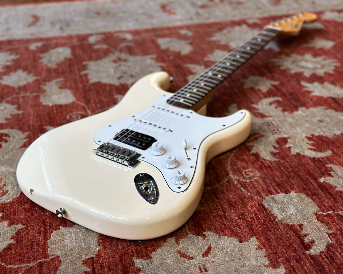 Fender_Standard_Stratocaster_s