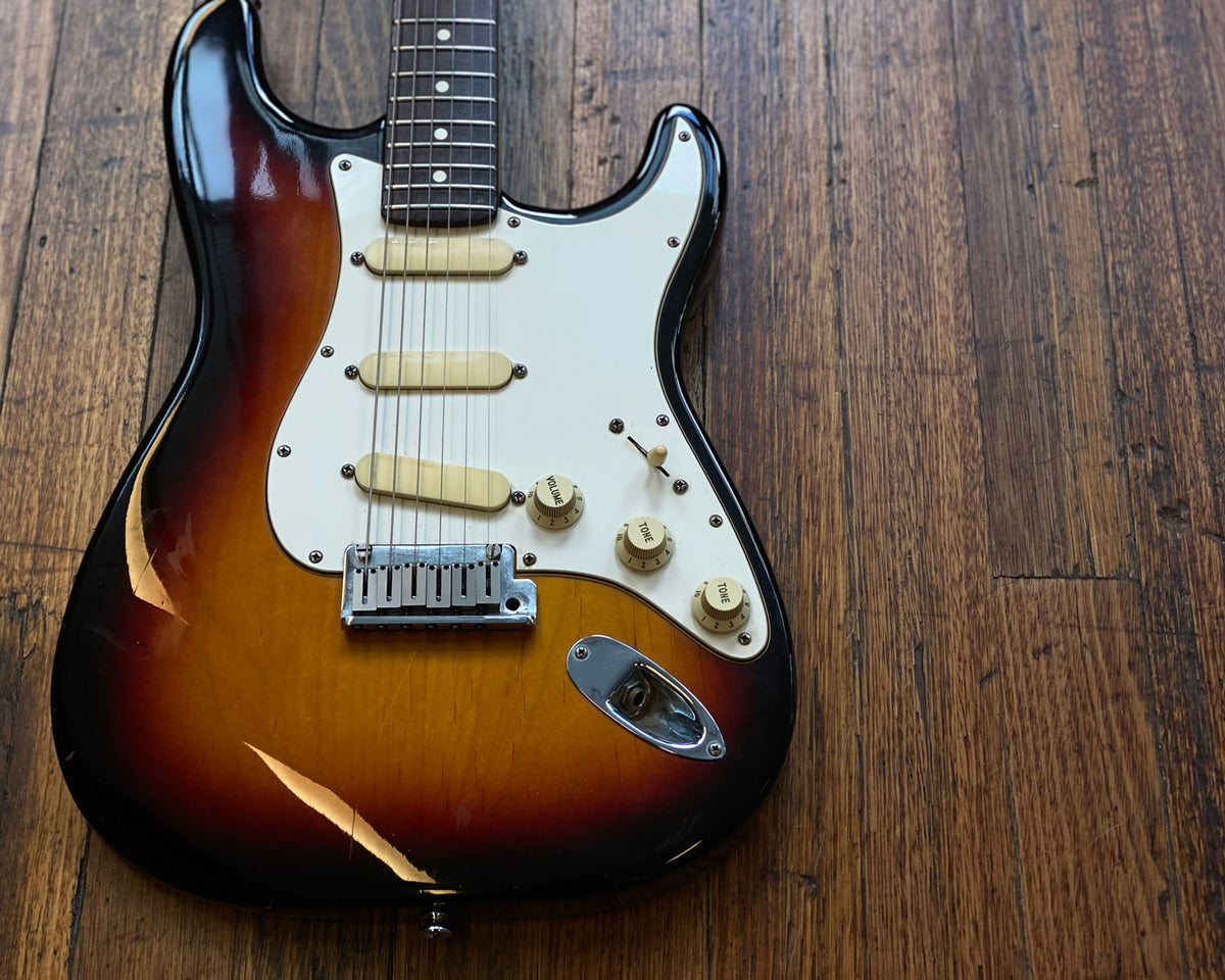 【Fender USA】 American Deluxe Strato Fender American Deluxe Stratocaster 2011 - 2016 | Reverb