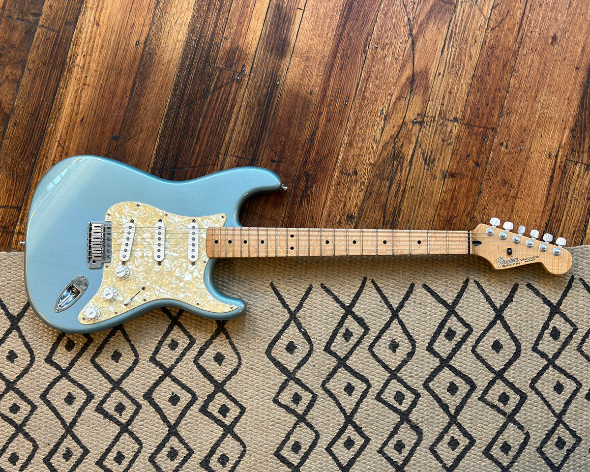 Fender メキシコ　Stratocaster FENDER MEXICO / Deluxe Stratocaster Black – Ishibashi Music