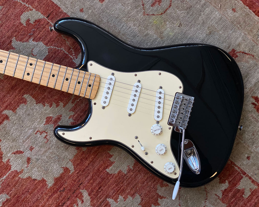 Lefty 2012 MIM Fender Standard Stratocaster