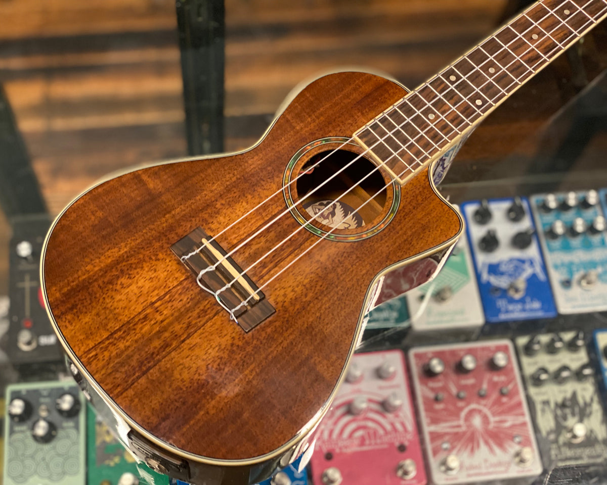 Fender Ukulele Mino'Aka Koa CE w/ Tweed HSC Found Sound