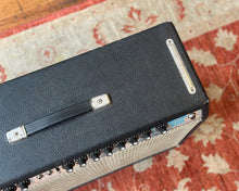 Load image into Gallery viewer, Fender Vibrosonic Reverb 100 Watt 1x15" Valve Combo