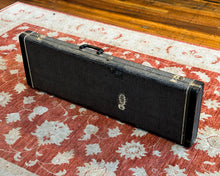 Load image into Gallery viewer, Fender Victoria Mustang Hardcase - 1960s