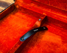 Load image into Gallery viewer, Fender Victoria Mustang Hardcase - 1960s