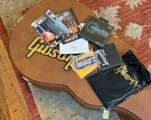 Load image into Gallery viewer, 2021 Cherryburst Gibson Les Paul Deluxe with OHSC