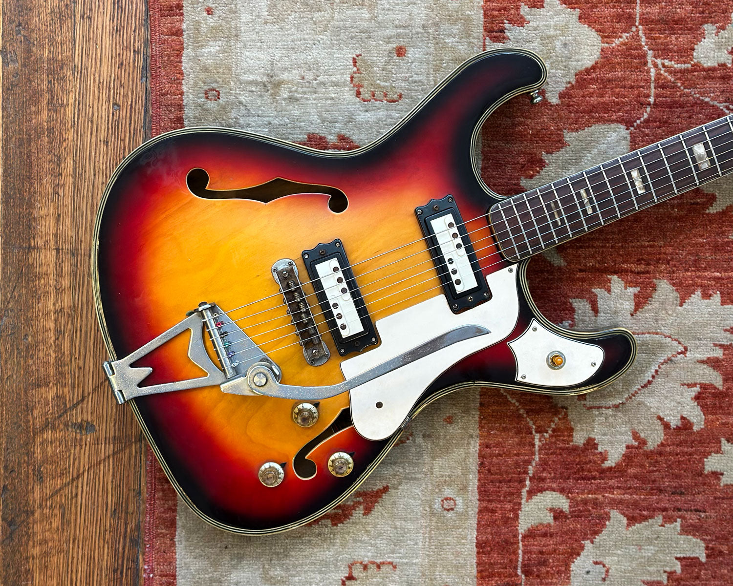 Late 60s MIJ Honey / Teisco SE-26V Hollowbody – Found Sound