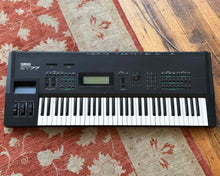 Load image into Gallery viewer, YAMAHA SY77 Music Synthesizer