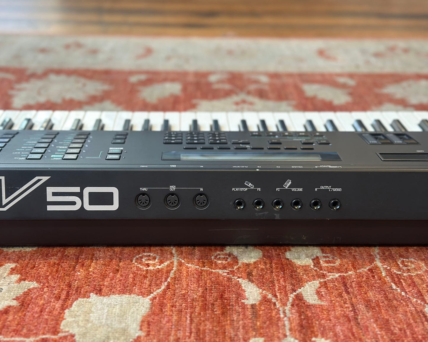 YAMAHA V50 4-Operator Digital FM Synthesizer Workstation