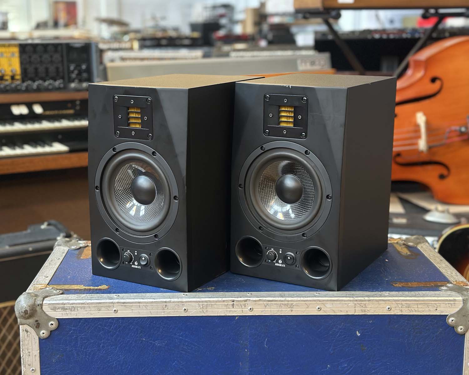 ADAM A7X ペア 20 years of ADAM Audio – Win a special edition A7X white glossy!