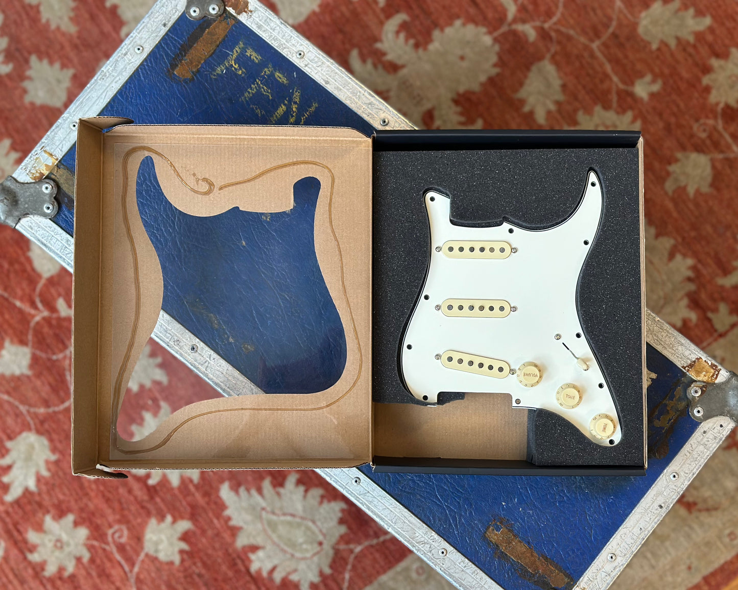 Fender Pre-Wired Strat Pickguard - Tex Mex SSS