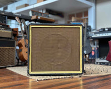 Load image into Gallery viewer, 25 Watt 1x15" 16Ω Guitar Cabinet Loaded w/Vintage Magnavox Speaker
