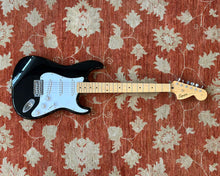 Load image into Gallery viewer, Fender Squier Affinity Series Stratocaster - Black
