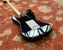 Load image into Gallery viewer, Fender Squier Affinity Series Stratocaster - Black