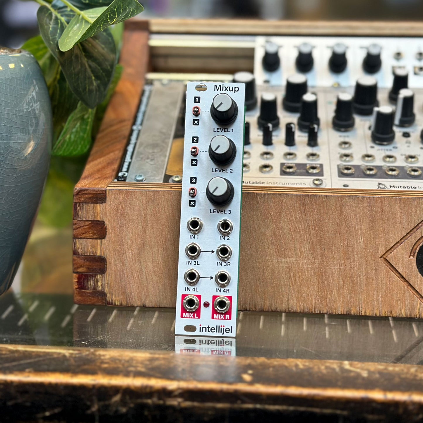 Intellijel Mixup Compact Mono/Stereo Chainable Eurorack Mixer