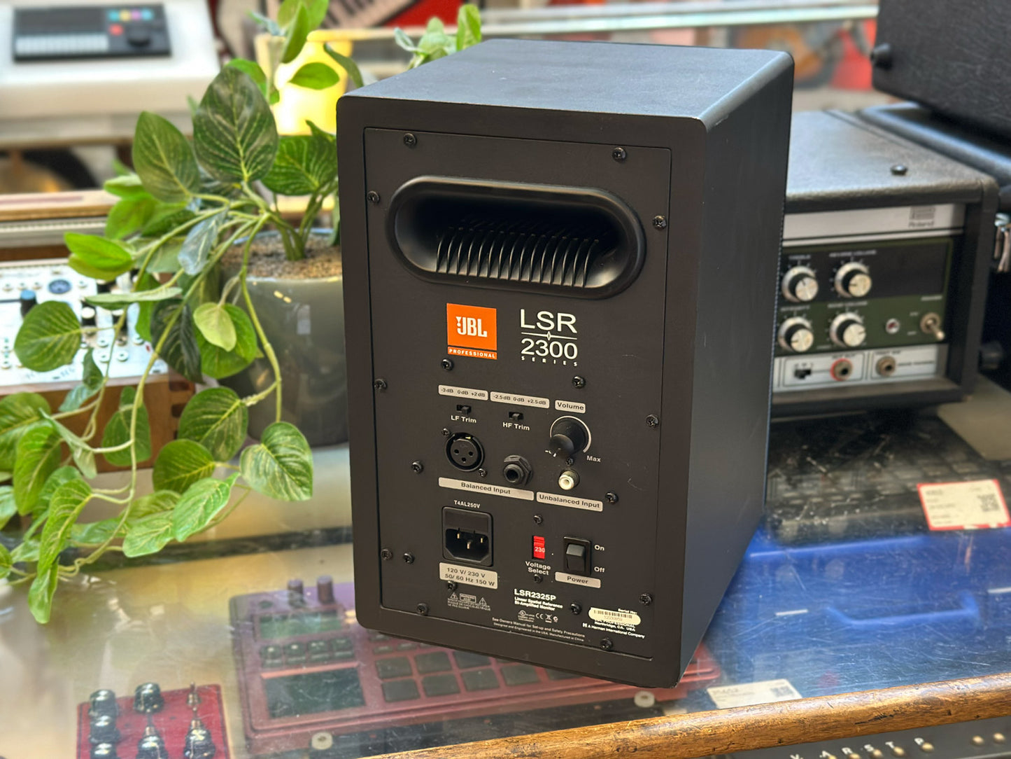 JBL Single LSR 2300