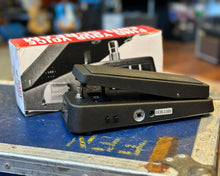 Load image into Gallery viewer, Jim Dunlop 535Q Cry Baby