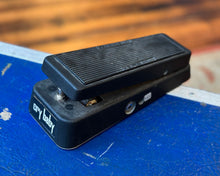 Load image into Gallery viewer, Jim Dunlop GCB-95 Cry Baby Standard Wah